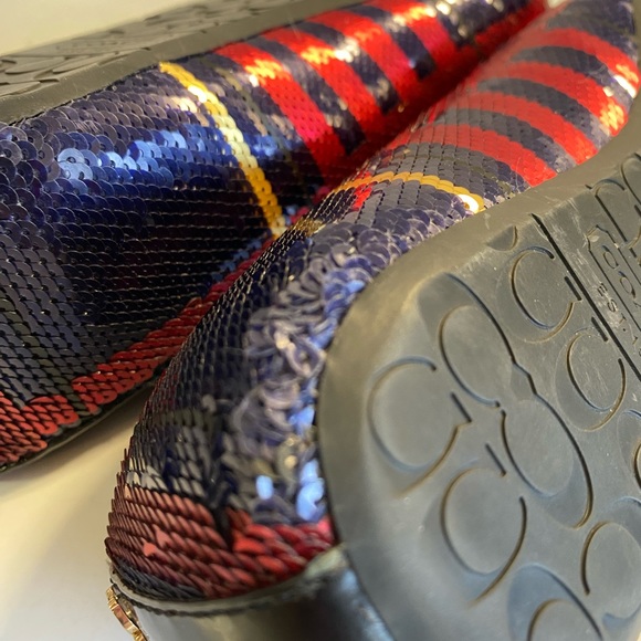 Coach Deborah Sequin Flat
Red Black or blue Gold sequins
Size 7-7.5 - Picture 12 of 16